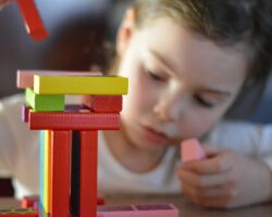 Importancia del juego en la edad infantil - Centro Logos